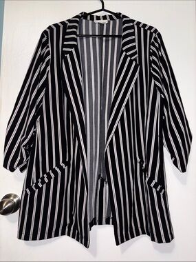 NWOT XL Warehouse One Black and White Vertical Stripe Blazer